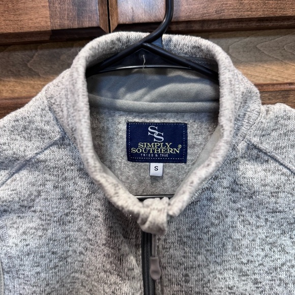 Simply Southern Gray Fleece‎ Vest Women’s Size S | Cozy Full Zip Outerwear - Picture 6 of 8